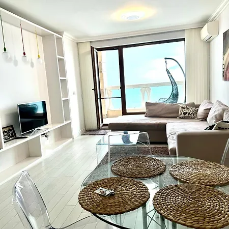 La Welcome * Golden Sands