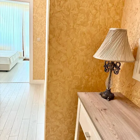 La Welcome Golden Sands